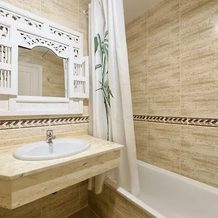 아파트 Senorio De Gonzaga Great 2 Bedroom With A Lovely Community Pool In The Heart Of Nueva Andalucia *