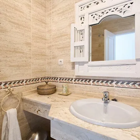 아파트 Senorio De Gonzaga Great 2 Bedroom With A Lovely Community Pool In The Heart Of Nueva Andalucia *