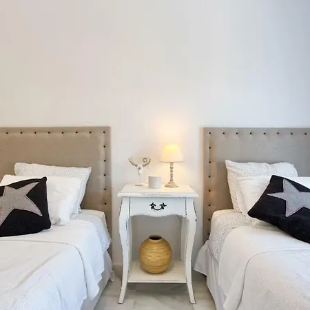 아파트 Senorio De Gonzaga Great 2 Bedroom With A Lovely Community Pool In The Heart Of Nueva Andalucia *